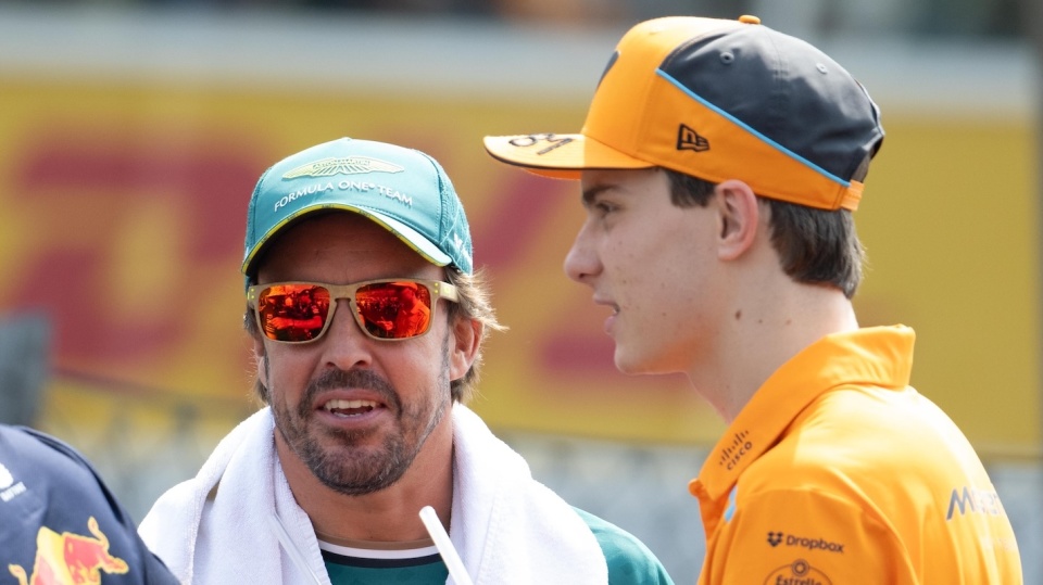 他毫无疑问, 皮亚斯特里, 如今则高居 他毫无疑问, 皮亚斯特里, 如今则高居