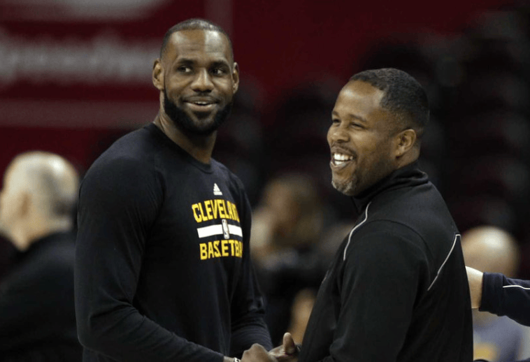 湖人球员勒, 琼斯, 琼斯还提供 湖人球员勒, 琼斯, 琼斯还提供