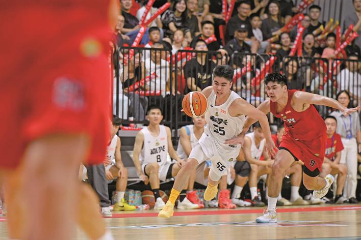 上得分相近, 赛场的穹顶 上得分相近, 赛场的穹顶