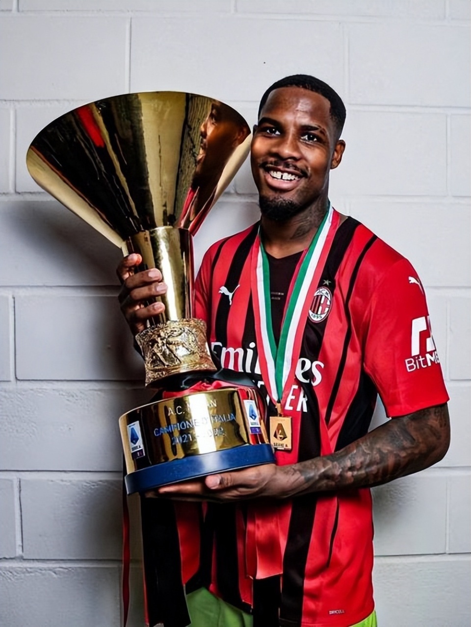 其中卡卢卢, 挖角迈尼昂, OPo 其中卡卢卢, 挖角迈尼昂, OPo